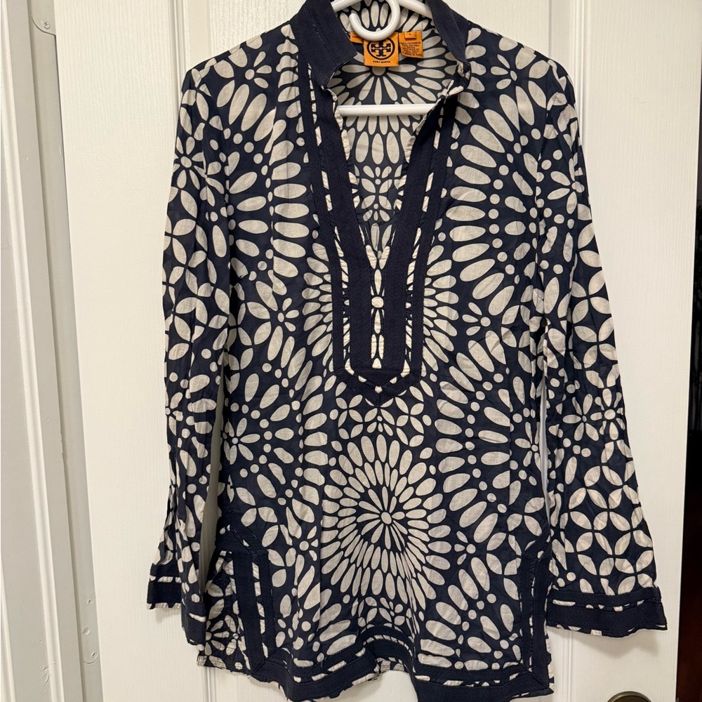 Tory Burch Blue and White Graphic 3/4 Sleeve Tunic